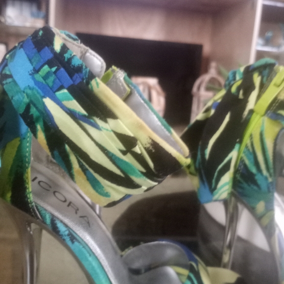 Unique shoes - Picture 7 of 8